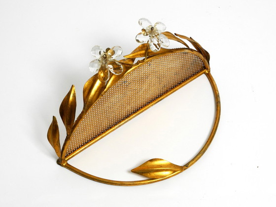 Image 1 of Hermoso conjunto de espejo de pared de hierro con diseño floral y estante a juego, chapado en oro, de Banci Firenze, Italia.