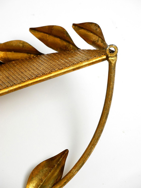 Image 1 of Hermoso conjunto de espejo de pared de hierro con diseño floral y estante a juego, chapado en oro, de Banci Firenze, Italia.