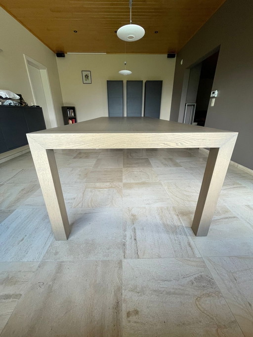 Design modern dining table