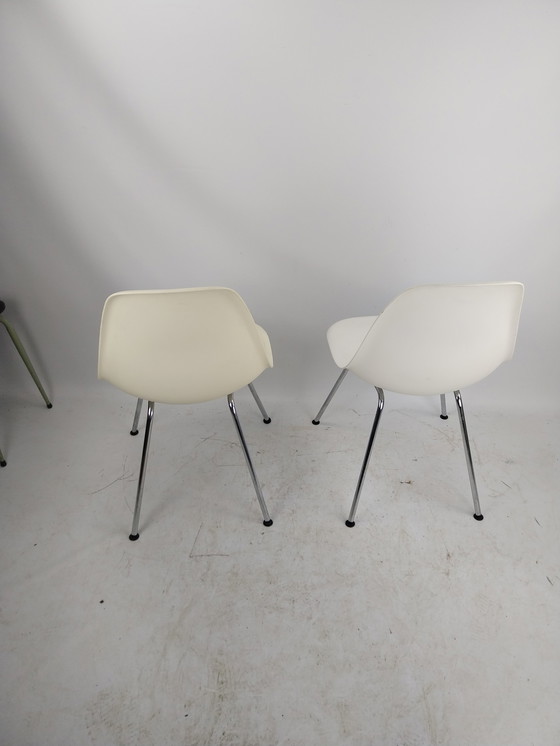 Image 1 of 2 x chaises vitra eames dsx en blanc. 1980's