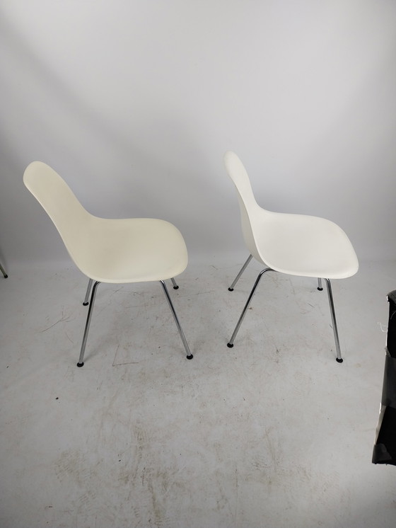 Image 1 of 2 x chaises vitra eames dsx en blanc. 1980's