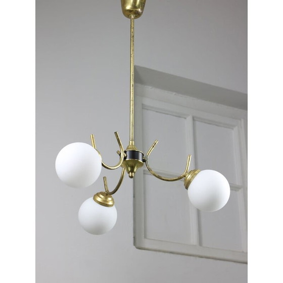 Image 1 of Lampadario italiano in ottone e vetro opalino di metà secolo