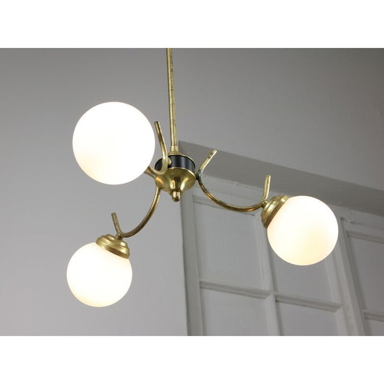 Image 1 of Lampadario italiano in ottone e vetro opalino di metà secolo