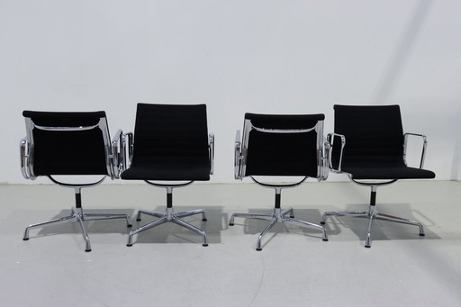 4x Charles Eames Vitra EA 108 chaise de conférence