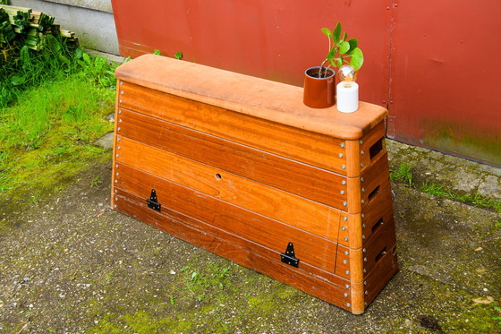 Image 1 of Armoire vintage à panneaux tournants