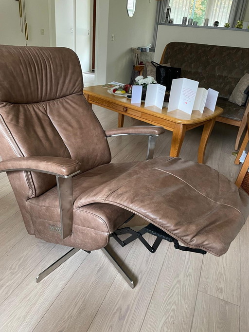 Prominent Recliner (Electrically Adjustable)