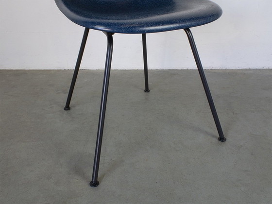 Image 1 of Vitra Dsx Glasfiber In Navy Blue Design Charles Eames