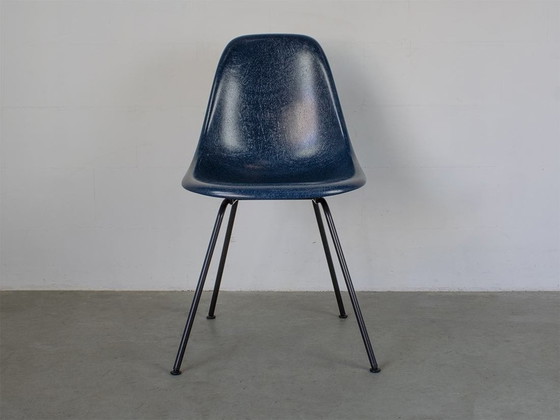 Image 1 of Vitra Dsx Glasfiber In Navy Blue Design Charles Eames