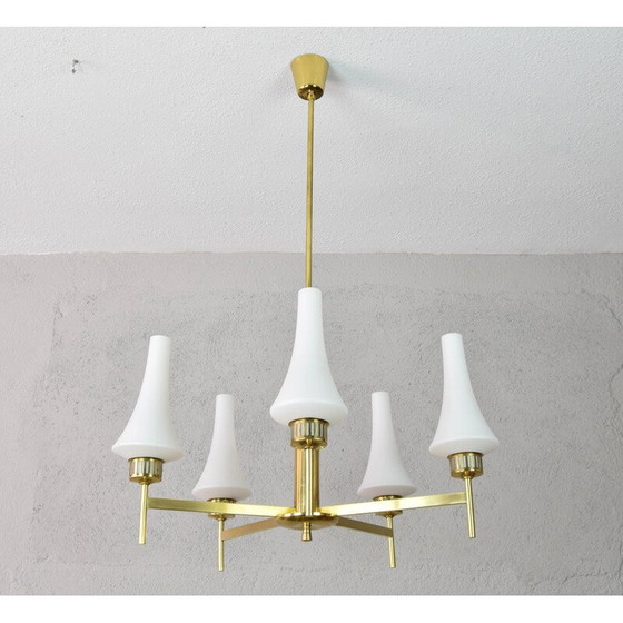 Image 1 of Lampadario scandinavo in ottone e opalino di metà secolo, Svezia, anni '50
