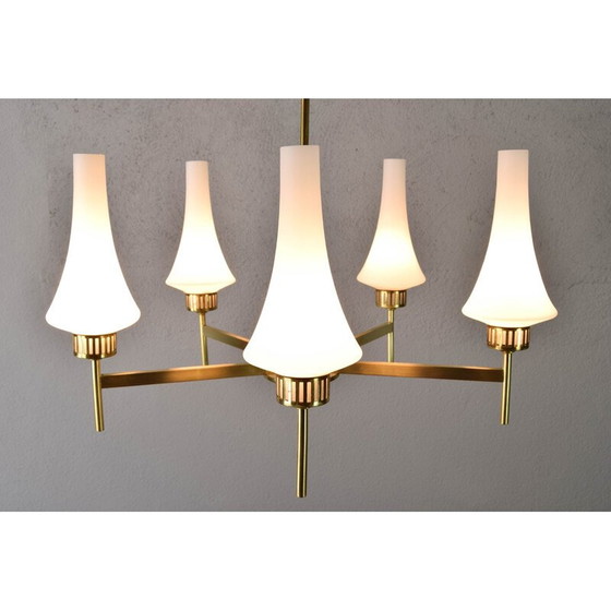 Image 1 of Lampadario scandinavo in ottone e opalino di metà secolo, Svezia, anni '50