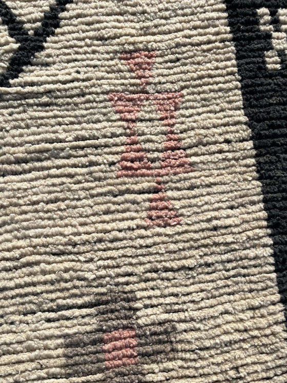 Image 1 of Tapis berbère moderne tribal marocain