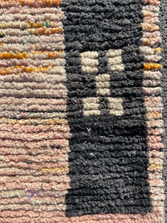 Image 1 of Tapis berbère moderne tribal marocain