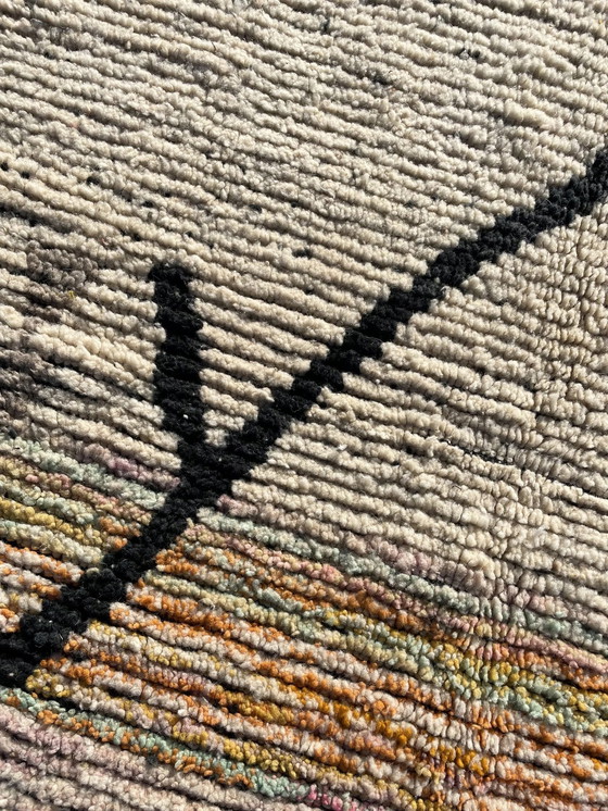 Image 1 of Tapis berbère moderne tribal marocain