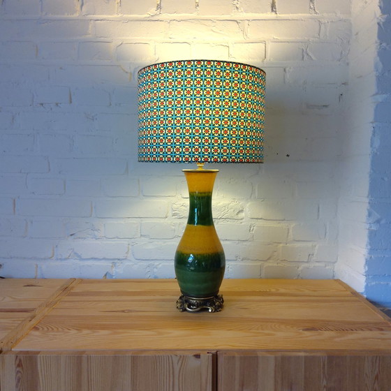 Image 1 of Lampe de table unique en céramique vintage colorée avec abat-jour neuf fait à la main avec imprimé rétro scandinave