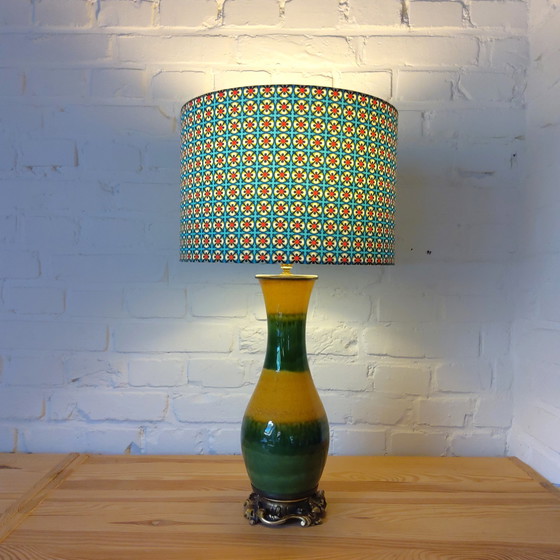 Image 1 of Lampe de table unique en céramique vintage colorée avec abat-jour neuf fait à la main avec imprimé rétro scandinave