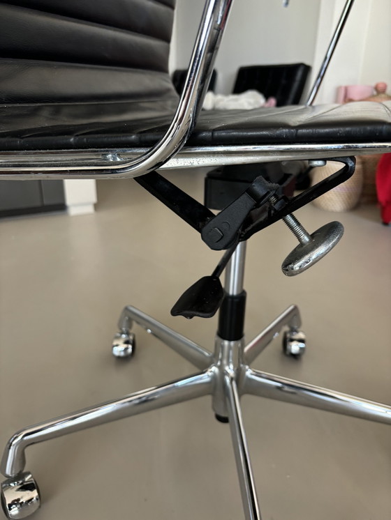 Image 1 of 2x Vitra EA117 Chairs