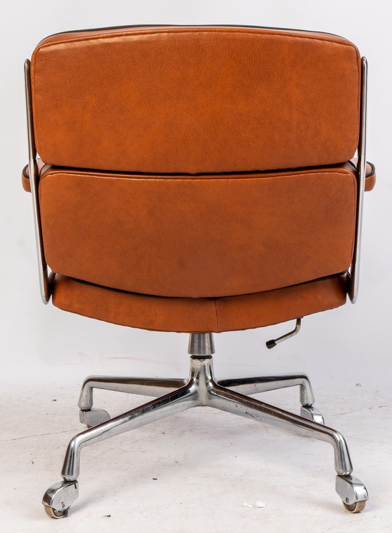 Image 1 of Herman Miller lobby chair, Charles Eames