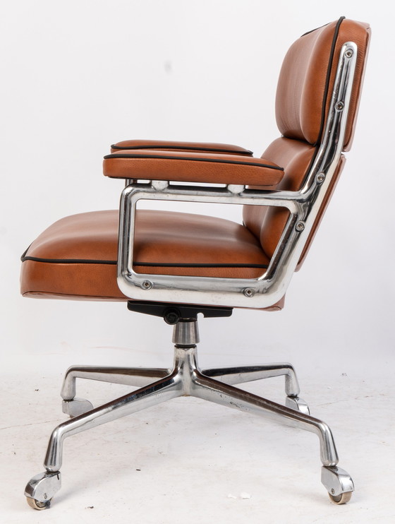 Image 1 of Herman Miller lobby chair, Charles Eames