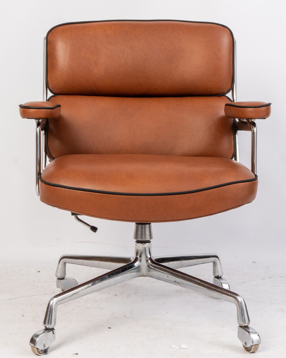 Image 1 of Herman Miller lobby chair, Charles Eames