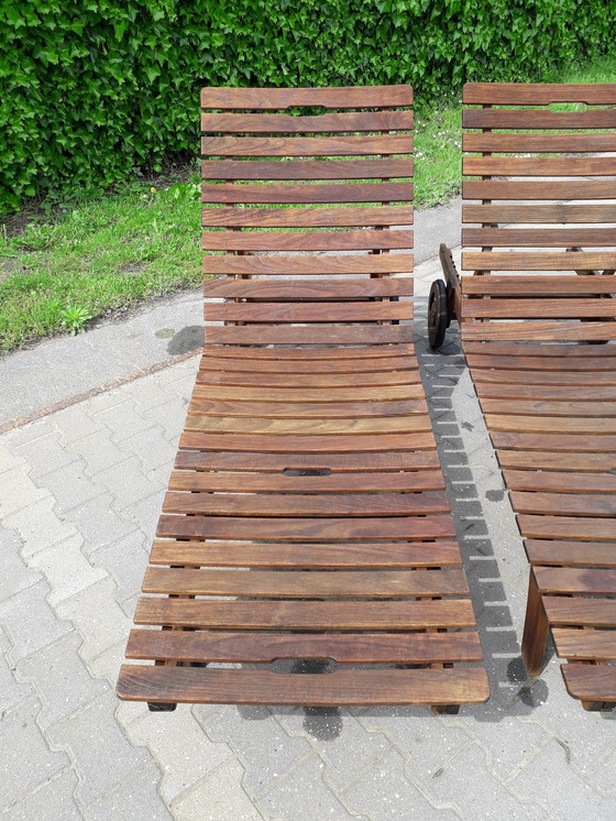 Image 1 of 2 chaises longues Gloster en teck, mobiles