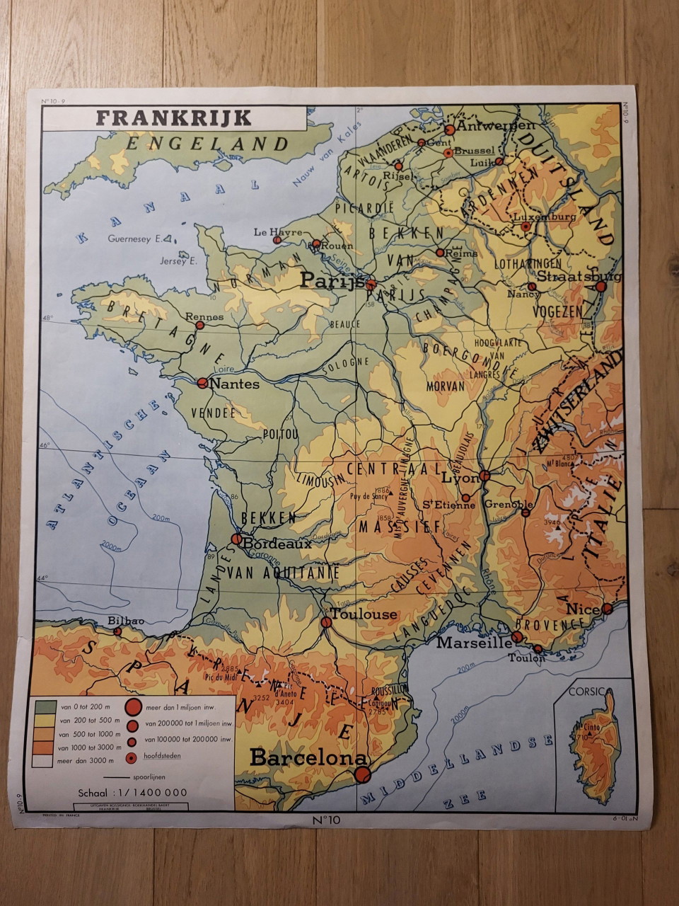 Old School Map France And Switzerland, 1980s | €60 | Whoppah
