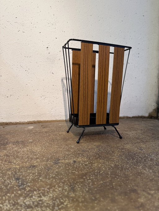 Vintage umbrella holder string design
