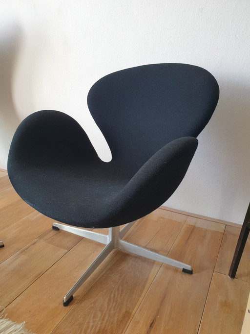 Fritz Hansen Egg And Swan Chair With Footstool