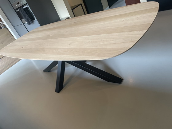 Image 1 of Melchior dining table oval