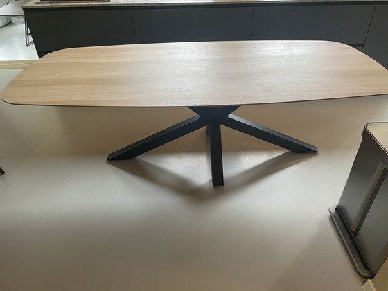 Image 1 of Melchior dining table oval