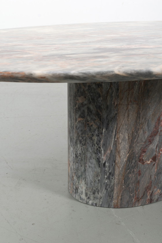 Image 1 of Table basse design en marbre