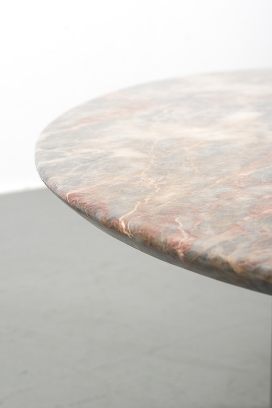 Image 1 of Table basse design en marbre