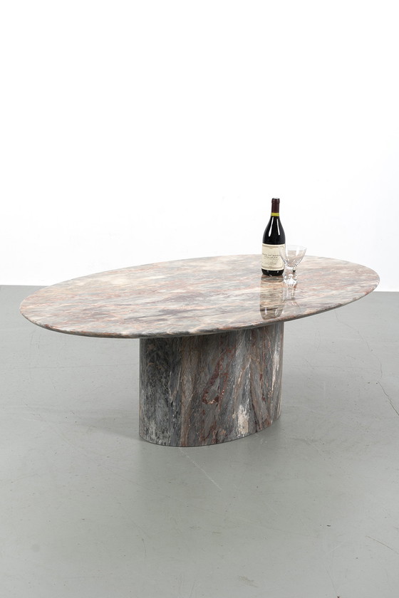 Image 1 of Table basse design en marbre