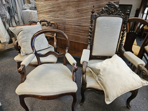 3x Classic Chairs With 2 Cushions