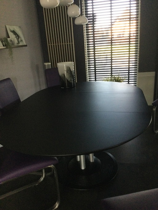 Leolux Trias Extendable Dining Table Black Matte Leaf