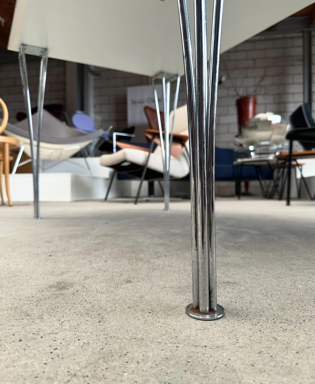 Fritz Hansen Rectangular Table | €550 | Whoppah