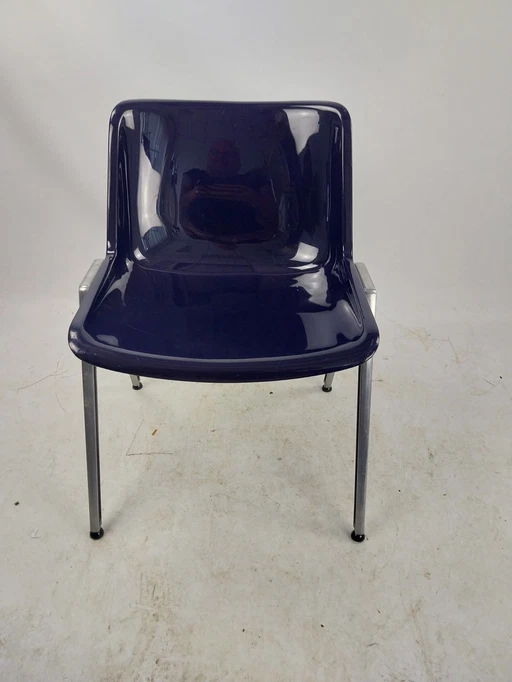 1 x tecno Italy 1980's plastic and aluminum chair. Blue