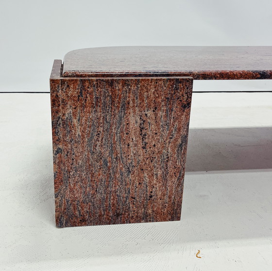 Image 1 of TABLE BASSE EN MARBRE EN FORME DE GOUTTE D'EAU