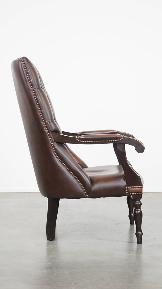 Image 1 of Poltrona Chesterfield in pelle di mucca scura e legno