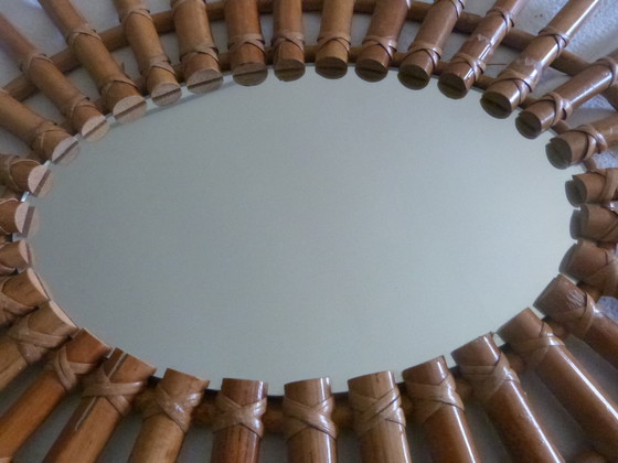 Image 1 of Specchio da parete ovale vintage in vimini di bambù e rattan