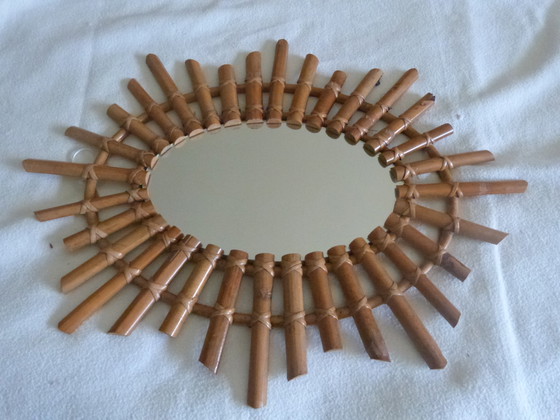 Image 1 of Specchio da parete ovale vintage in vimini di bambù e rattan