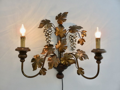 Large Florentine wall lamp "Vigne Aux Raisins" Italy 1950