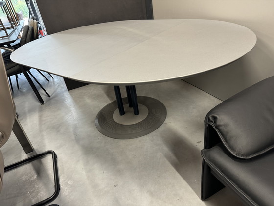 Image 1 of Leolux Trias extendable dining room table gray D130