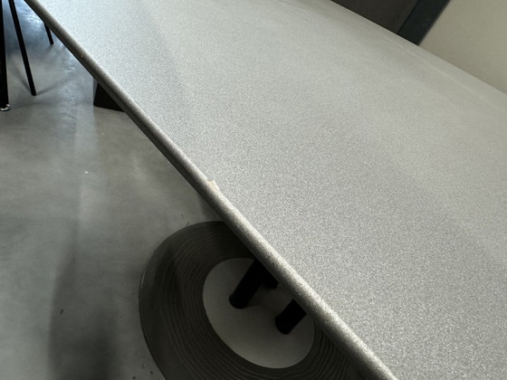 Image 1 of Leolux Trias extendable dining room table gray D130