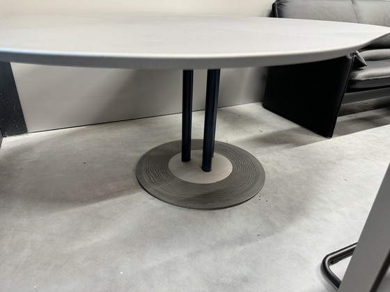 Image 1 of Table de salle à manger extensible Leolux Trias gris D130