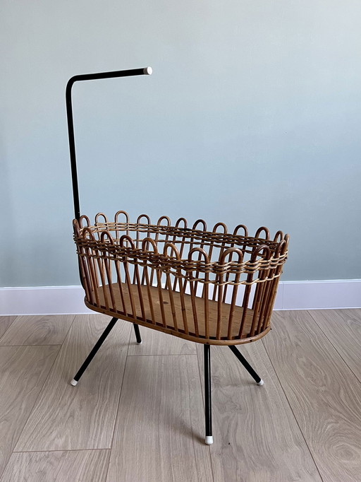 Rattan rohe noordwolde doll cradle