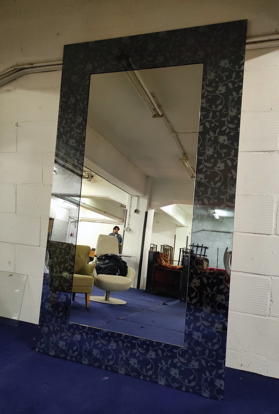 Image 1 of Xl Design Wall Mirror With Etched Frame
€ 350,00