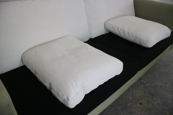 Image 1 of Sofá Cor Conseta de tres plazas en tejido acanalado, negro, blanco y verde