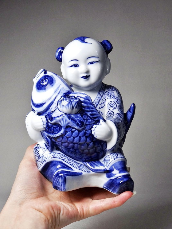 Image 1 of Subject Porcelaine Chinoise Bleu Et Blanche "Garçon À La Carpe" 70-80'S