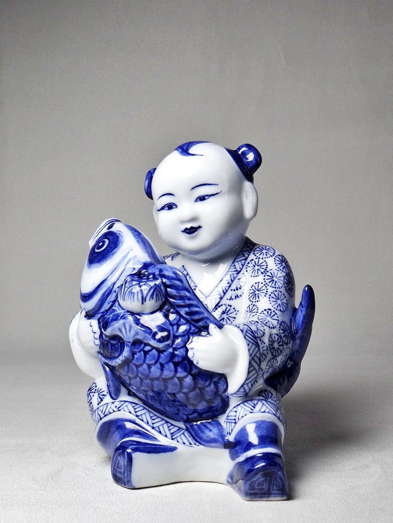 Image 1 of Subject Porcelaine Chinoise Bleu Et Blanche "Garçon À La Carpe" 70-80'S