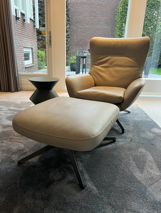 Image 1 of Minotti Jensen lounge chair + Ottoman premium Sand show model 2023